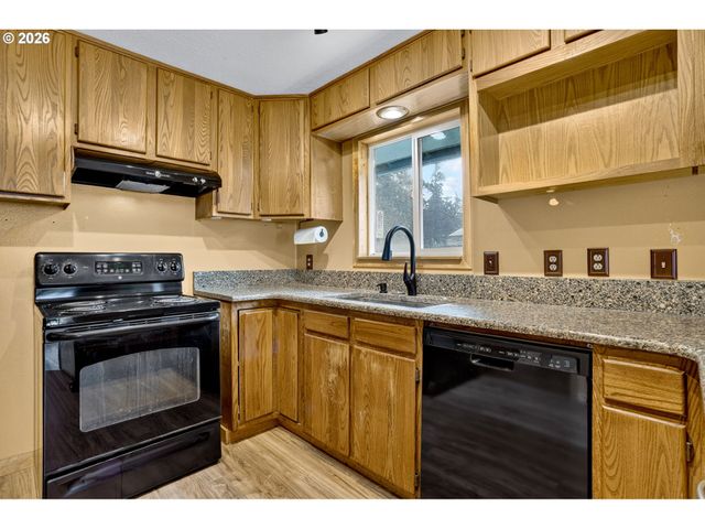 8490 Se DOWN Way, Milwaukie, OR 97267