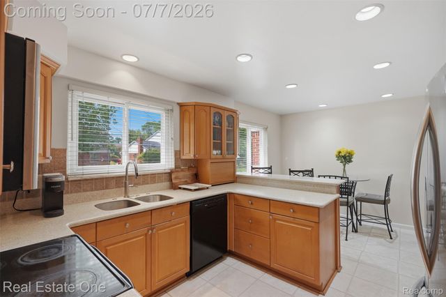 21455 Independence Drive, Southfield, MI 48076