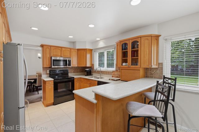 21455 Independence Drive, Southfield, MI 48076