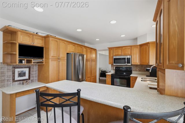 21455 Independence Drive, Southfield, MI 48076