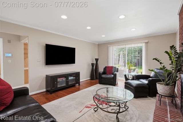 21455 Independence Drive, Southfield, MI 48076