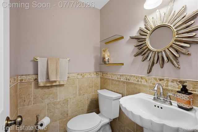 21455 Independence Drive, Southfield, MI 48076