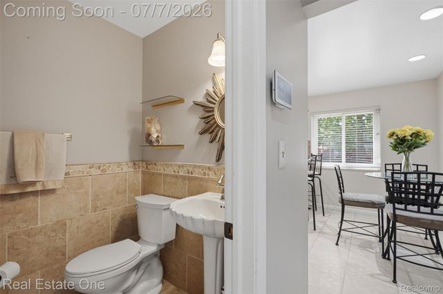 21455 Independence Drive, Southfield, MI 48076