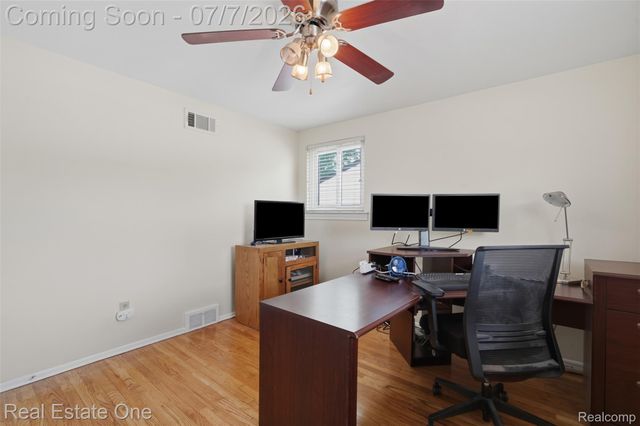 21455 Independence Drive, Southfield, MI 48076