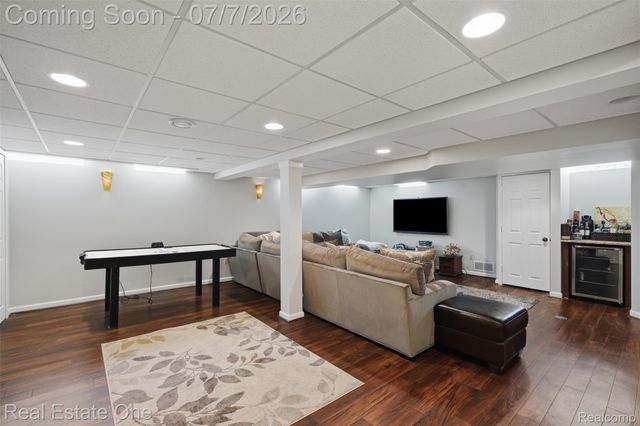 21455 Independence Drive, Southfield, MI 48076