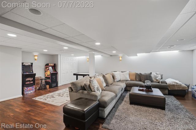21455 Independence Drive, Southfield, MI 48076