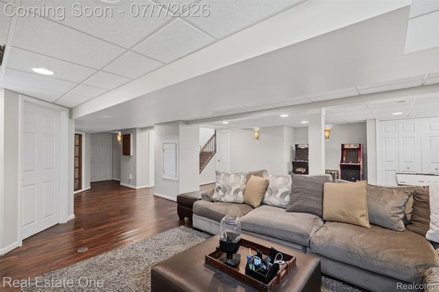 21455 Independence Drive, Southfield, MI 48076