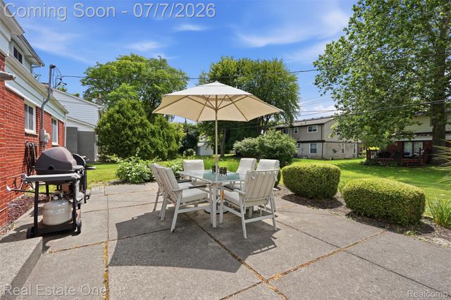 21455 Independence Drive, Southfield, MI 48076
