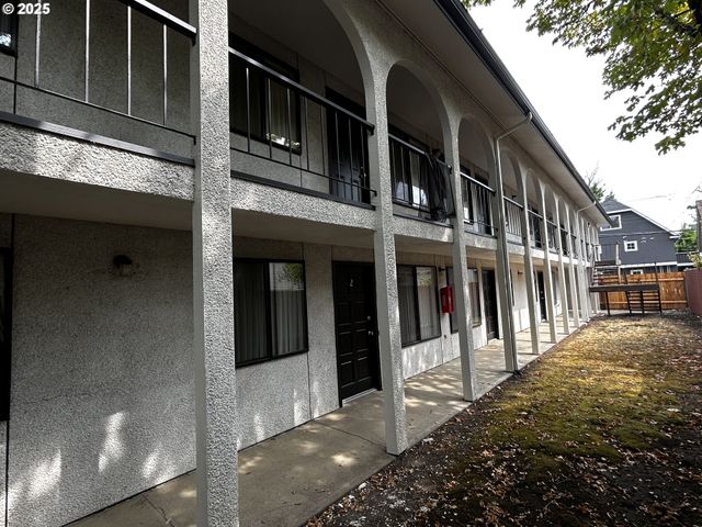 1479 HIGH St, Eugene, OR 97401