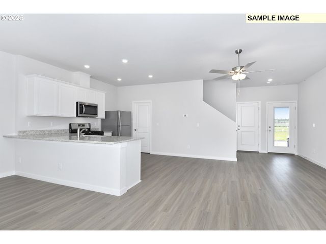 1185 PARKSIDE Ave, Woodburn, OR 97071