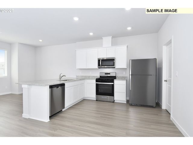 1185 PARKSIDE Ave, Woodburn, OR 97071