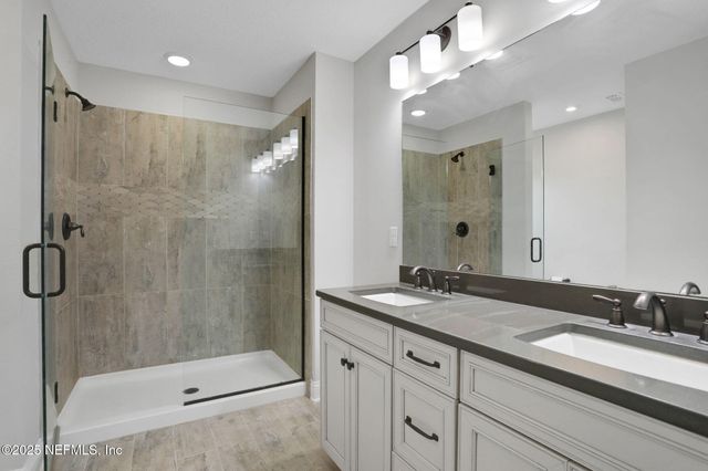 13863 HOLSINGER Boulevard, Jacksonville, FL 32256