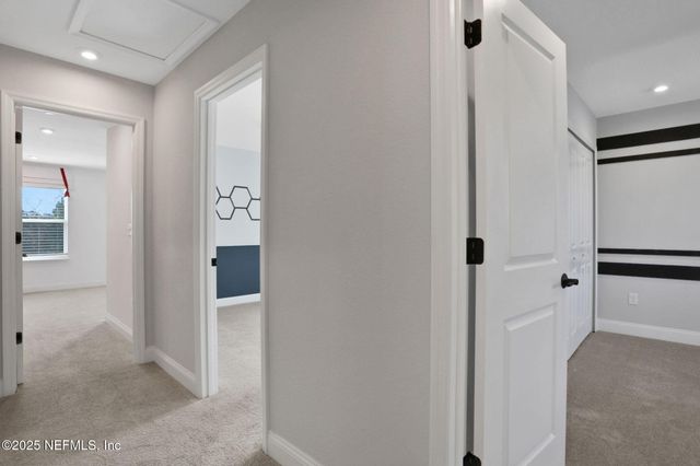 13863 HOLSINGER Boulevard, Jacksonville, FL 32256