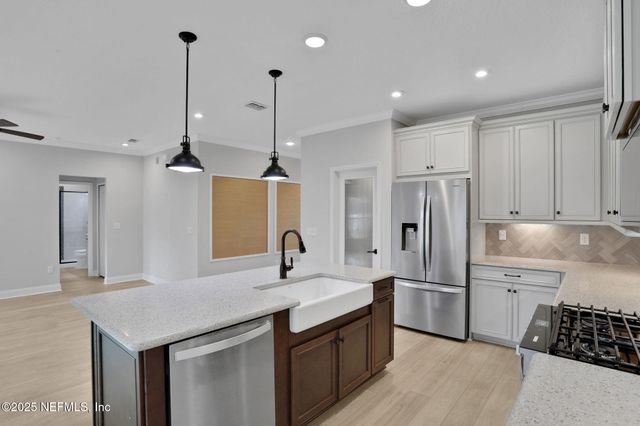 13863 HOLSINGER Boulevard, Jacksonville, FL 32256