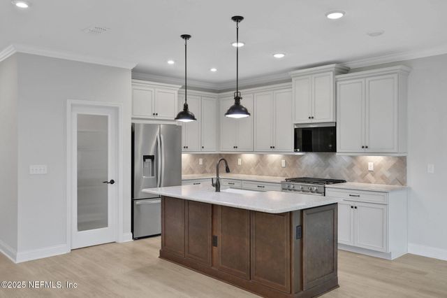 13863 HOLSINGER Boulevard, Jacksonville, FL 32256