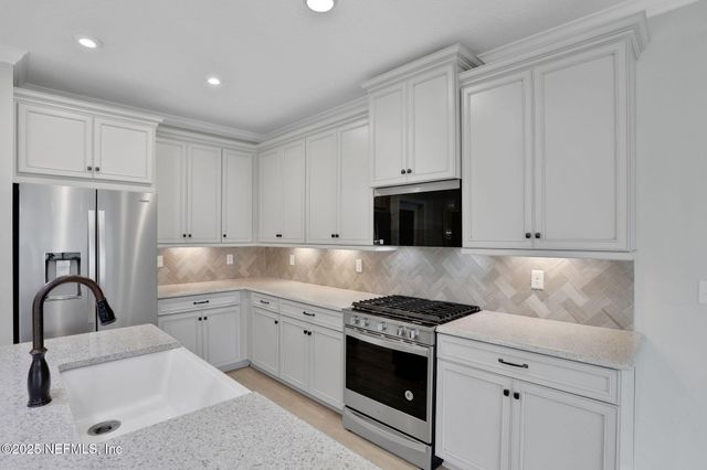 13863 HOLSINGER Boulevard, Jacksonville, FL 32256