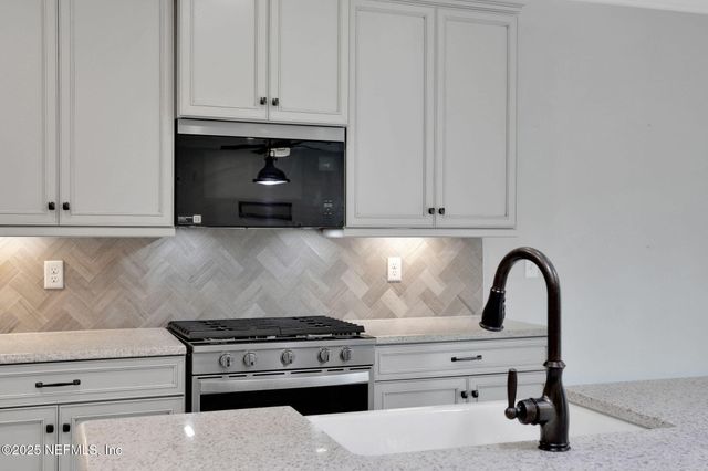 13863 HOLSINGER Boulevard, Jacksonville, FL 32256