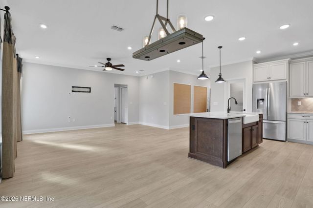 13863 HOLSINGER Boulevard, Jacksonville, FL 32256