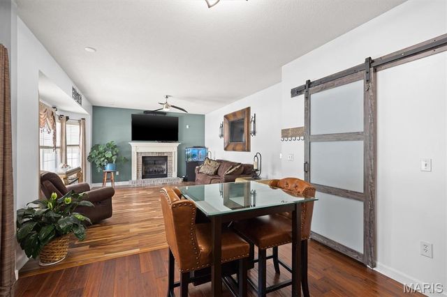1 E Picketts Crossing, Edwardsville, IL 62025