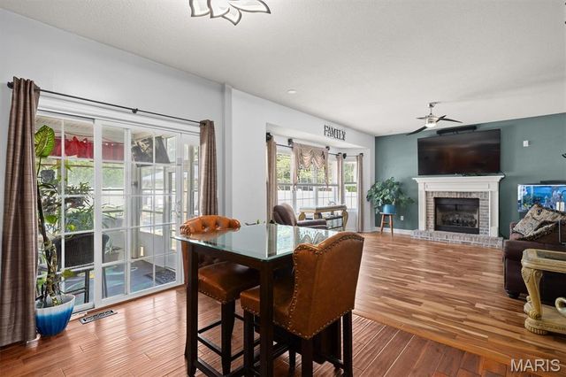 1 E Picketts Crossing, Edwardsville, IL 62025