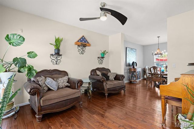 1 E Picketts Crossing, Edwardsville, IL 62025