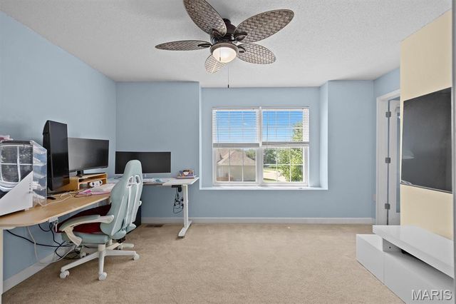 1 E Picketts Crossing, Edwardsville, IL 62025