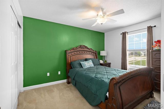 1 E Picketts Crossing, Edwardsville, IL 62025