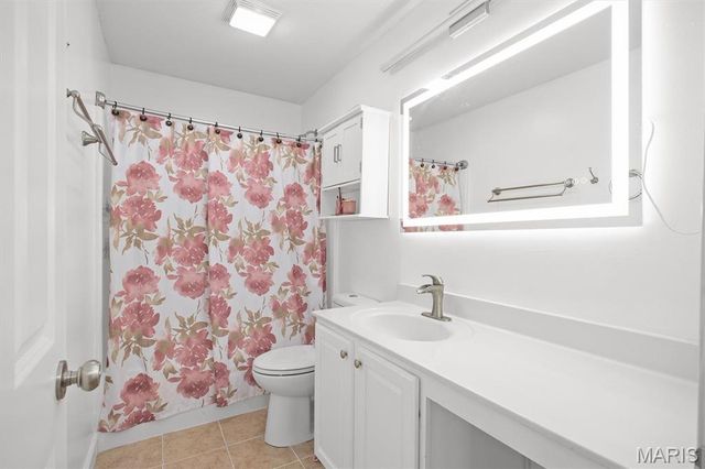 1 E Picketts Crossing, Edwardsville, IL 62025