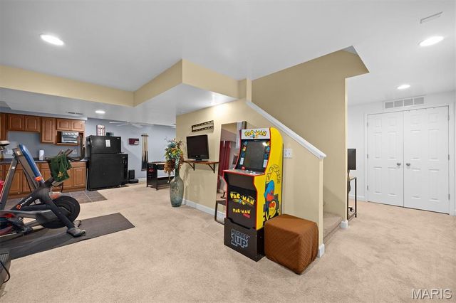 1 E Picketts Crossing, Edwardsville, IL 62025
