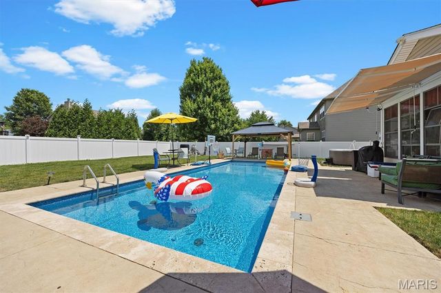 1 E Picketts Crossing, Edwardsville, IL 62025