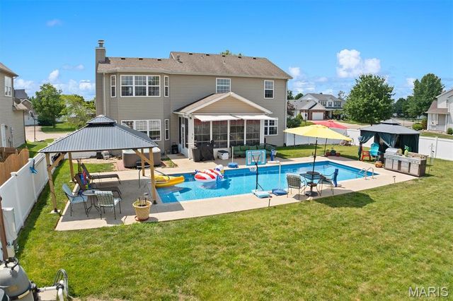 1 E Picketts Crossing, Edwardsville, IL 62025