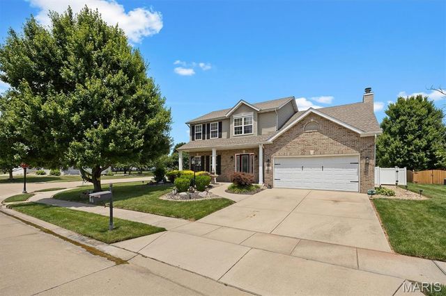 1 E Picketts Crossing, Edwardsville, IL 62025