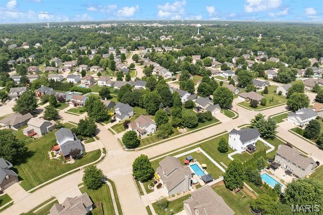 1 E Picketts Crossing, Edwardsville, IL 62025