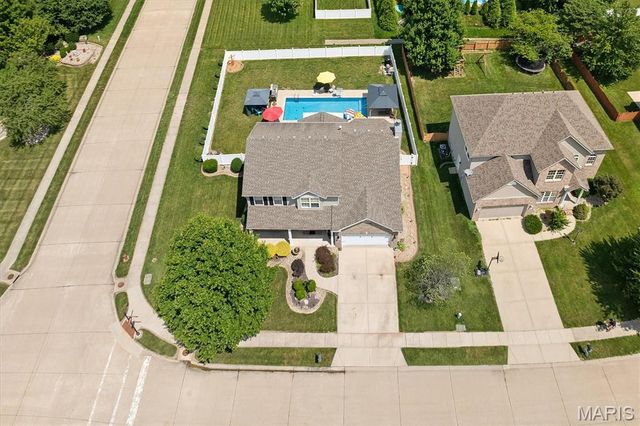 1 E Picketts Crossing, Edwardsville, IL 62025