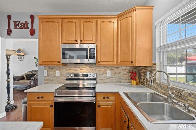 1 E Picketts Crossing, Edwardsville, IL 62025