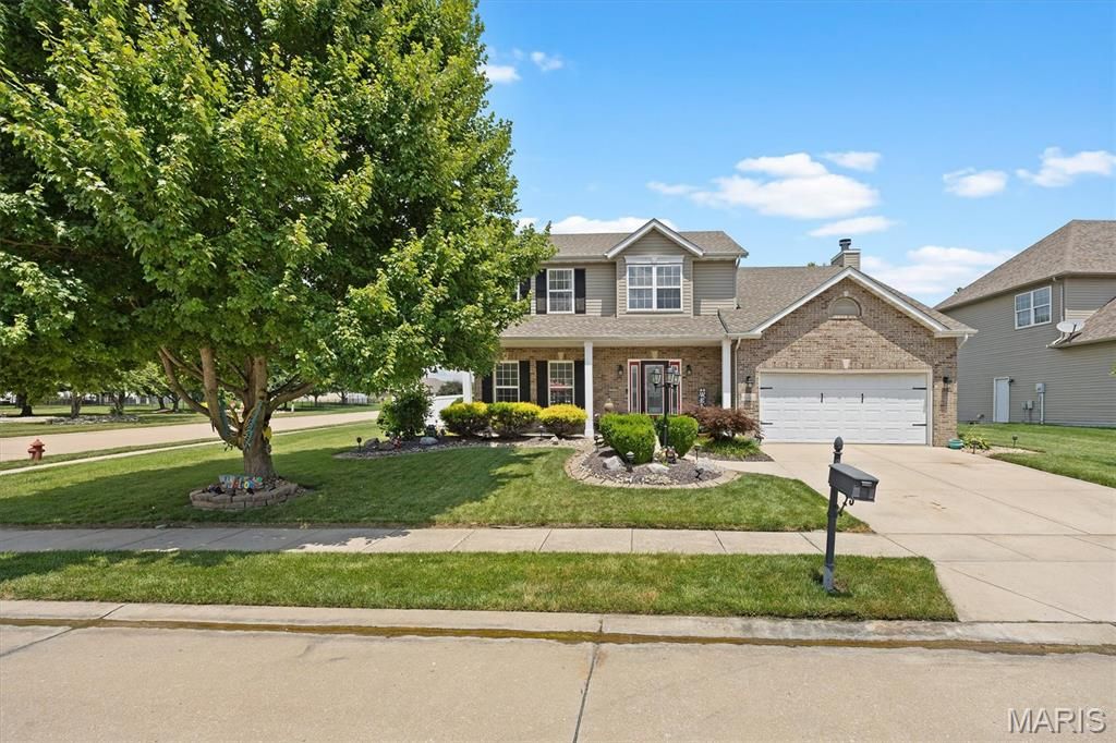 1 E Picketts Crossing, Edwardsville, IL 62025