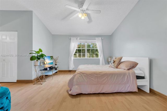 10857 NW 8th Street, Pembroke Pines, FL 33026