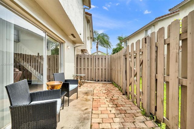 10857 NW 8th Street, Pembroke Pines, FL 33026
