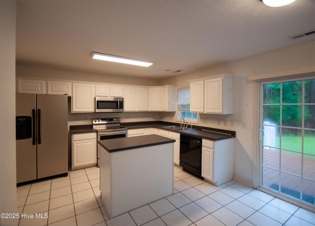 115 Birdie Court, Jacksonville, NC 28540