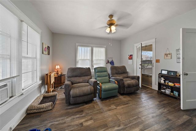 713 N Commerce Street, Gainesville, TX 76240