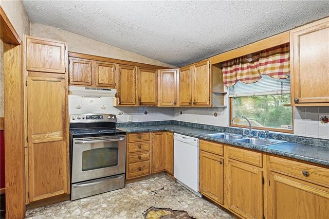 7740 Madison Avenue, Kansas City, MO 64114