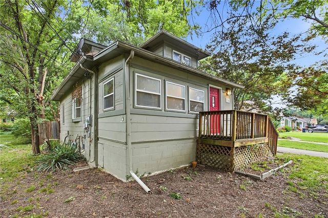 7740 Madison Avenue, Kansas City, MO 64114