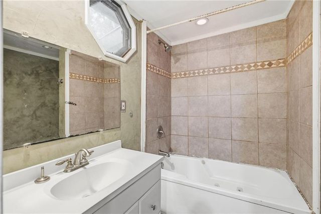 7740 Madison Avenue, Kansas City, MO 64114