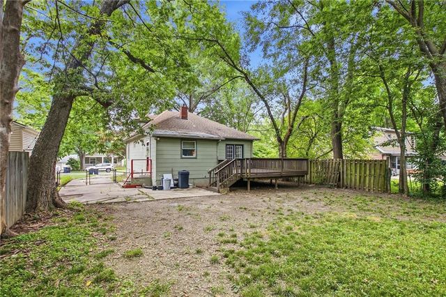 7740 Madison Avenue, Kansas City, MO 64114