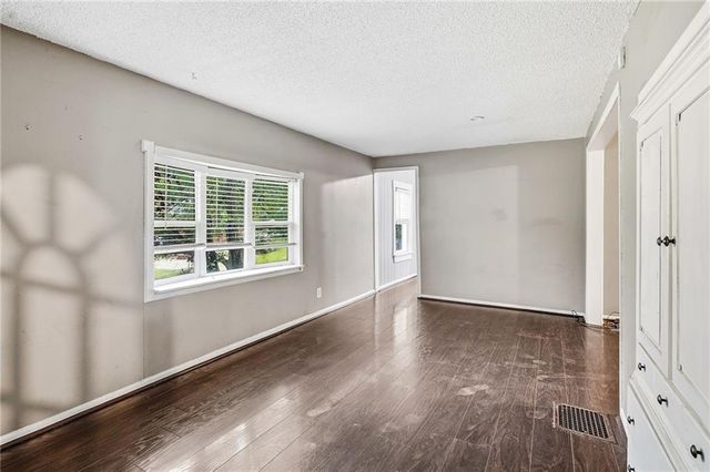 7740 Madison Avenue, Kansas City, MO 64114