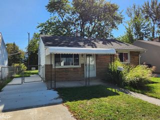 1320 E Goulson Avenue, Hazel Park, MI 48030