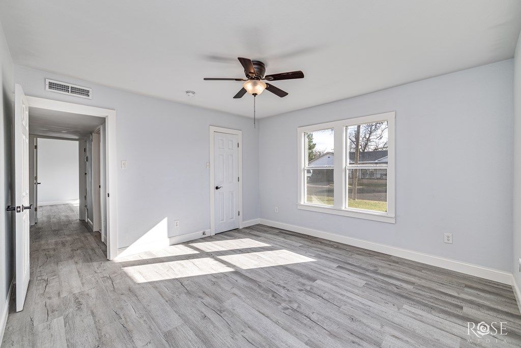 Image 16 of property listing at 1528 S Park St, San Angelo, TX 76901