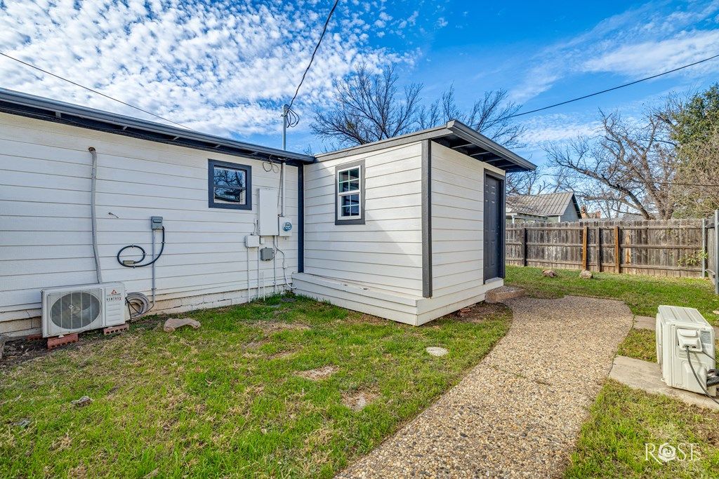 Image 23 of property listing at 1528 S Park St, San Angelo, TX 76901