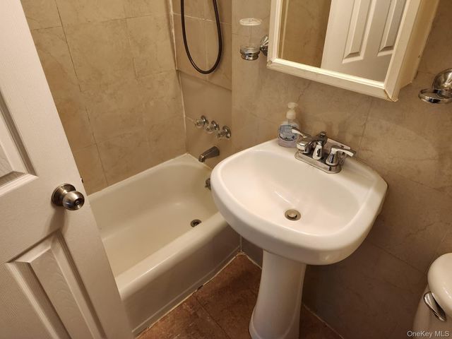 61-45 98th Street 4B, Rego Park, NY 11374