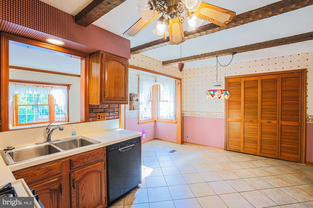 Image 16 of property listing at 424 TALBOTT AVE, Lutherville Timonium, MD 21093